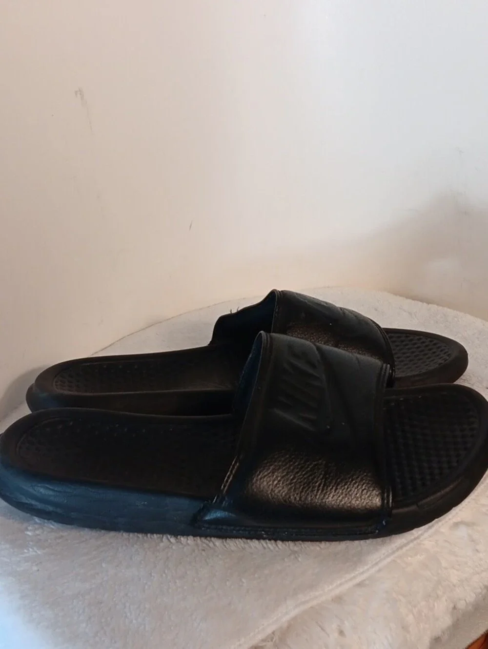 Nike Benassi JDI Black Men's Slide Sandals with Embossed Logo